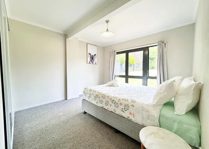 5 Bedrooms 3 Bathroom Family House