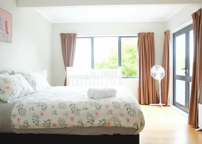 5 Bedrooms 3 Bathroom Family House