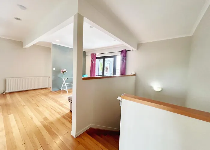 Holiday home 5 Bedrooms 3 Bathroom Family House