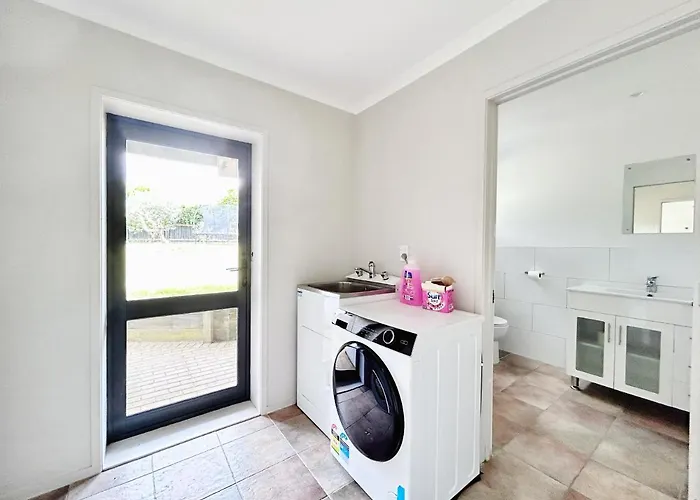 Holiday home 5 Bedrooms 3 Bathroom Family House *