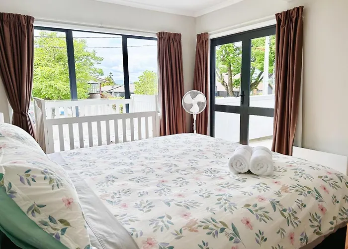 5 Bedrooms 3 Bathroom Family House *